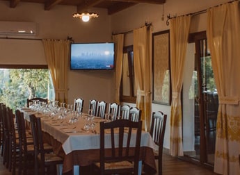 Immagine riguardane infissi in pvc installati su un noto Hotel local