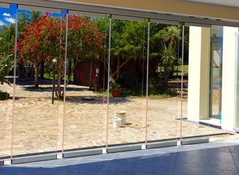 Vetrate Panoramiche Hotel con piscina